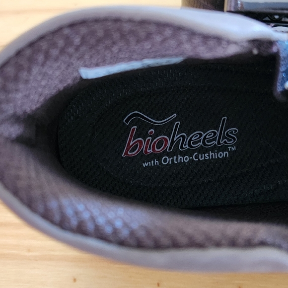 Chic Two-Tone Ankle Boots - Picture 5 of 6